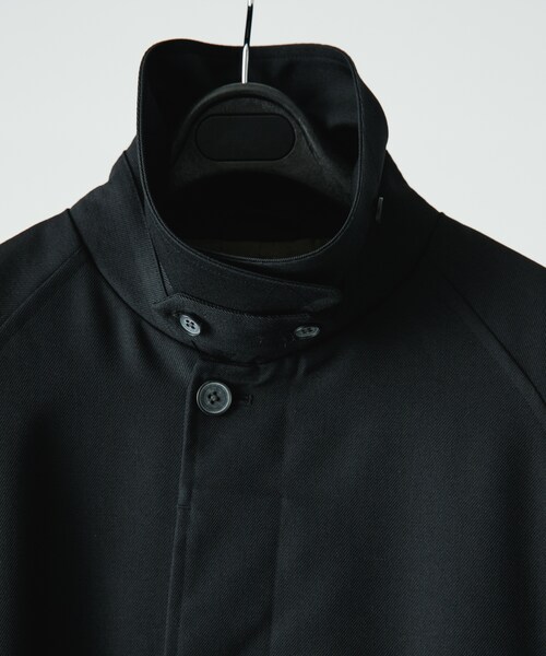URBAN RESEARCH(アーバンリサーチ)の「POLYPLOID LONG COAT B(ステンカラーコート・メンズ・BLACK・3/4)」の4枚目の写真