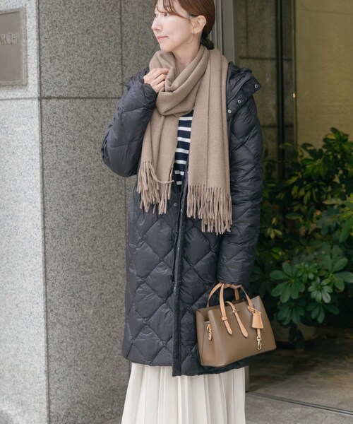 ITEMS URBANRESEARCH（アイテムズ アーバンリサーチ）の「TAION　HOOD LONG DOWN JACKET（その他アウター・レディース・BLK/OFF/D.CHOCO・M/L/XL）」の20枚目の写真