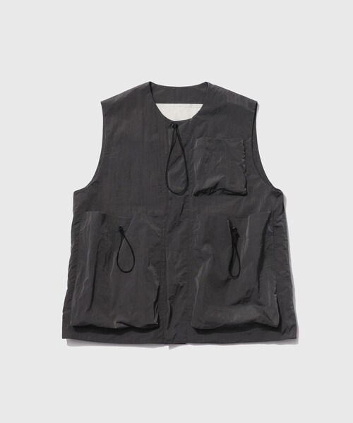 ADAM ET ROPE'（アダムエロペ）の「【Toogood/トゥーグッド】THE ROPER GILET（ベスト・メンズ・スミクロ・L/M/S）」の4枚目の写真