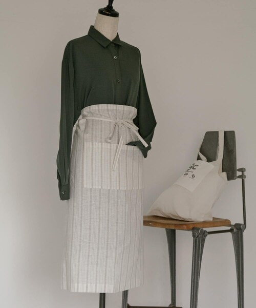 URBAN RESEARCH DOORS（アーバンリサーチドアーズ）の「DOORS LIVING PRODUCTS　ギャルソンエプロン（キッチンツール・メンズ・NVY×WHT/BEIGE/OFF×BLK・one）」の2枚目の写真