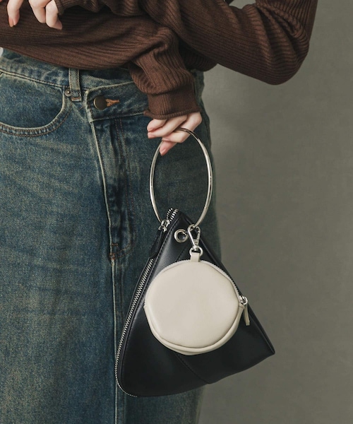 SENSE OF PLACE by URBAN RESEARCH（センスオブプレイスバイアーバンリサーチ）の「フープハンドルバッグ（ハンドバッグ・レディース・L.BLUE/BLACK/CAMEL・one）」の17枚目の写真