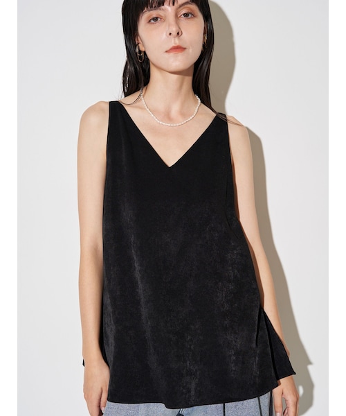 ELENDEEK（エレンディーク）の「SATIN FLARED CAMI（キャミソール・レディース・オフホワイト/ブラック/キャメル・F）」の5枚目の写真