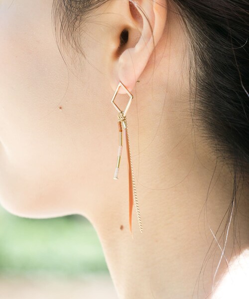 URBAN RESEARCH Sonny Label（アーバンリサーチサニーレーベル）の「フェザー×ビーズピアス（ピアス（両耳用）・レディース・ミント/ピンク・one/One）」の4枚目の写真