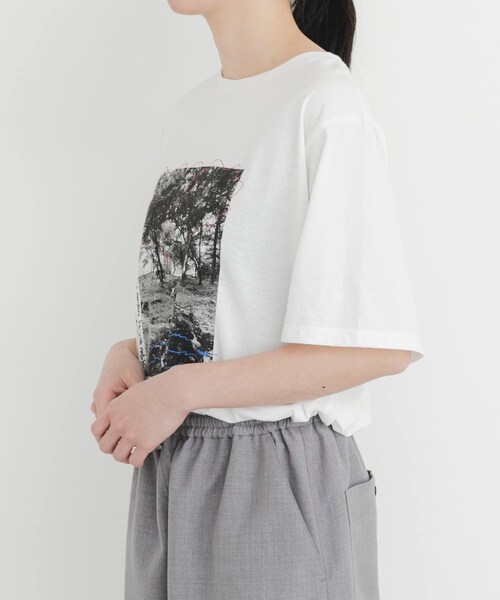 EKAL（エカル）の「フォトプリントショートスリーブTシャツ（Tシャツ/カットソー・レディース・ホワイト/ベージュ/グレー・One）」の14枚目の写真