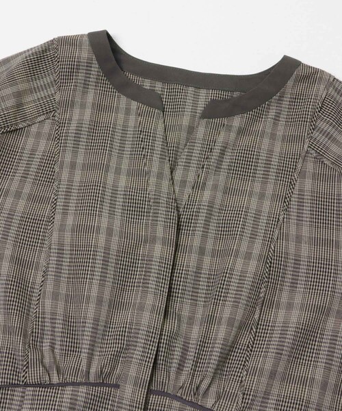 URBAN RESEARCH ROSSO（アーバンリサーチロッソ）の「『一部WEB限定カラー』バイカラーチェックナローワンピース（ワンピース・レディース・BROWN/BEIGE/NAVY・Free）」の16枚目の写真