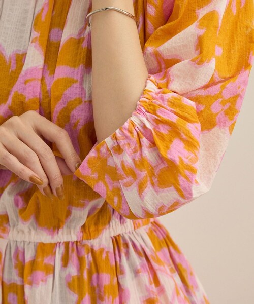 ROPE'（ロペ）の「【DEVEAUX（デヴォー）】別注ボカシフラワーウエストギャザーワンピース/洗える（ワンピース・レディース・ブラウン系/オレンジ系・F）」の22枚目の写真