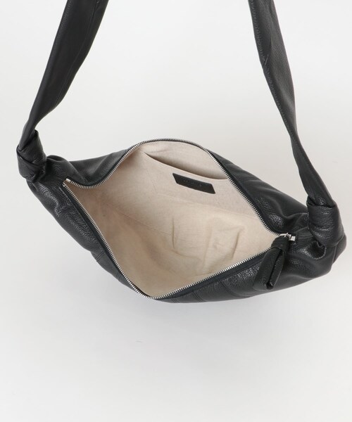 URBAN RESEARCH（アーバンリサーチ）の「LEMAIRE　MEDIUM CROISSANT BAG（ショルダーバッグ・レディース・CHOCOLATE/BLACK・-）」の6枚目の写真