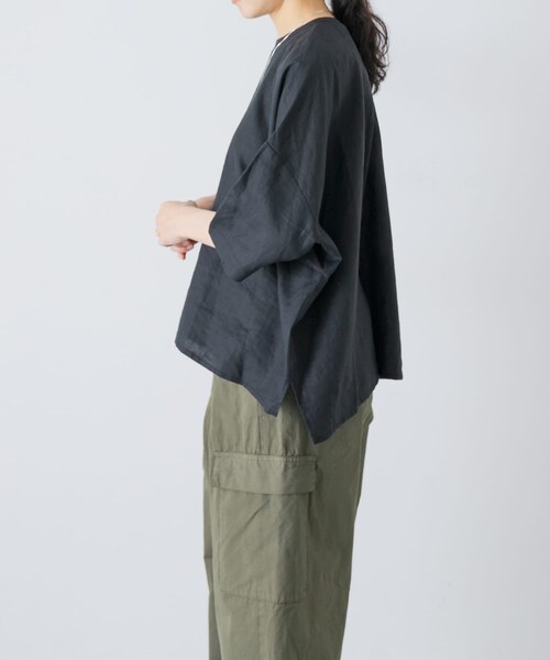 かぐれ（カグレ）の「リネンクルーネック半袖シャツ（シャツ/ブラウス・レディース・OFF/BLACK/ROYAL BLUE・Free）」の15枚目の写真
