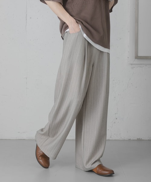 SENSE OF PLACE by URBAN RESEARCH(センスオブプレイスバイアーバンリサーチ)の「ピンストライプタックワイドスラックス(その他パンツ・メンズ・CHARCOAL/BROWN/GREIGE・M/L)」の3枚目の写真