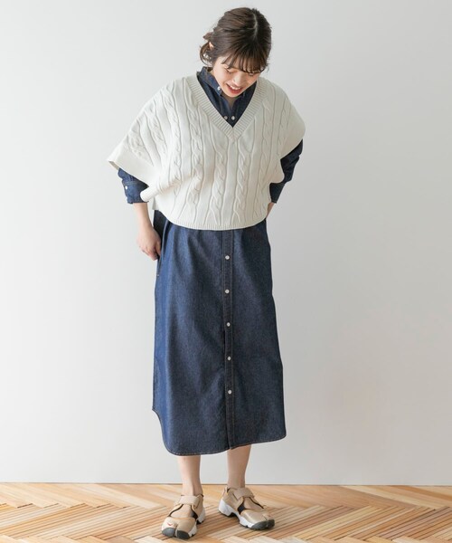 ITEMS URBANRESEARCH（アイテムズ アーバンリサーチ）の「アシンメトリーケーブルニットベスト（ベスト・レディース・WHITE/PINK BEIGE/KHAKI GRAY・one）」の5枚目の写真