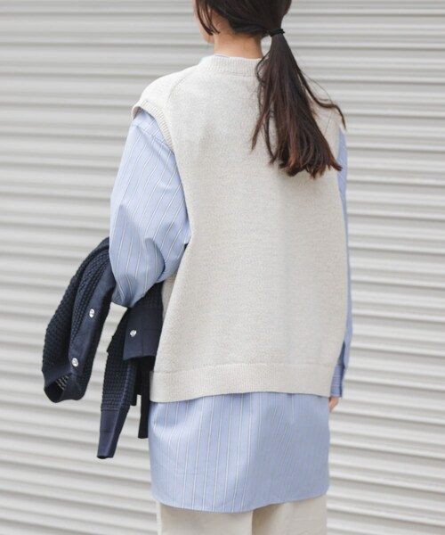 URBAN RESEARCH DOORS（アーバンリサーチドアーズ）の「FORK&SPOON　テープヤーンVネックニットベスト（ベスト・レディース・NAVY/IVORY・1）」の8枚目の写真