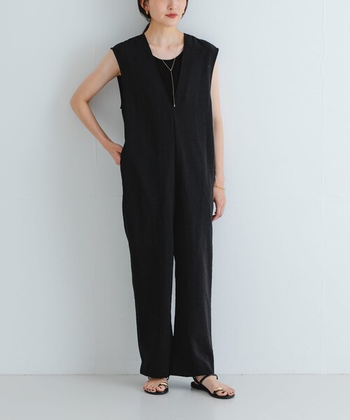 URBAN RESEARCH（アーバンリサーチ）の「『2サイズ展開』リネンライク深Vネックオールインワン（サロペット/オーバーオール・レディース・KHAKI/BLACK・36/38）」の13枚目の写真