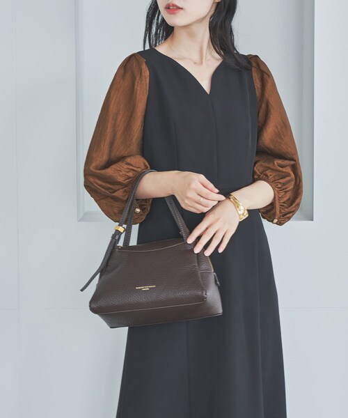 URBAN RESEARCH ROSSO（アーバンリサーチロッソ）の「ドッキングスリーブVネックワンピース（ワンピース・レディース・KHK×BRN/BL×BRONZE・FREE）」の8枚目の写真