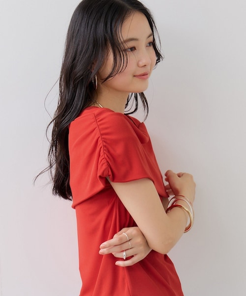 VIS(ビス)の「サイドギャザーオフショルダーカットソー/接触冷感(Tシャツ/カットソー・レディース・キナリ/ダークブラウン/ライトグリーン/レッド・F)」の4枚目の写真