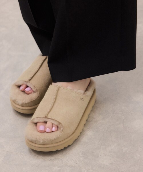ADAM ET ROPE'(アダムエロペ)の「【UGG(アグ)】W GREENPORT SLIDE(サンダル・レディース・キャメル/ベージュ・23/24/25)」の4枚目の写真