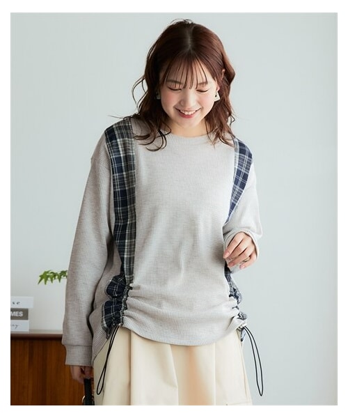 nissen（ニッセン）の「＜大きいサイズ＞縦チェック切替シャーリングワッフルトップス（Tシャツ/カットソー・レディース・黒/ベージュ/グレー・L/LL/3L/4L/5L/6L/8L/10L）」の3枚目の写真
