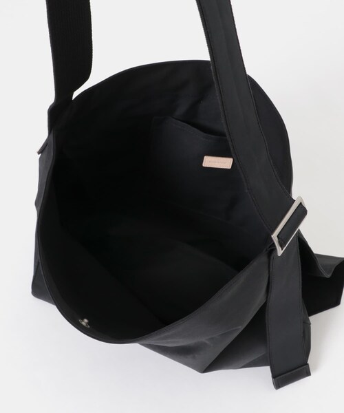 URBAN RESEARCH（アーバンリサーチ）の「Hender Scheme　flap shoulder big（ショルダーバッグ・メンズ・black/beige/khaki・FREE）」の8枚目の写真