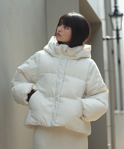 VIS（ビス）の「【アウター総選挙3位】フード取り外し可能軽量ダウンブルゾン/2WAY・撥水加工（ダウンジャケット/コート・レディース・ブラック/オフホワイト/ピンク・L/M）」の2枚目の写真