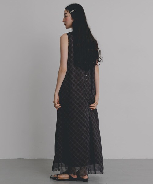 SENSE OF PLACE by URBAN RESEARCH(センスオブプレイスバイアーバンリサーチ)の「チェックシアーナローワンピース(ワンピース・レディース・BLACK/BROWN/BEIGE・One/COMPACT)」の18枚目の写真
