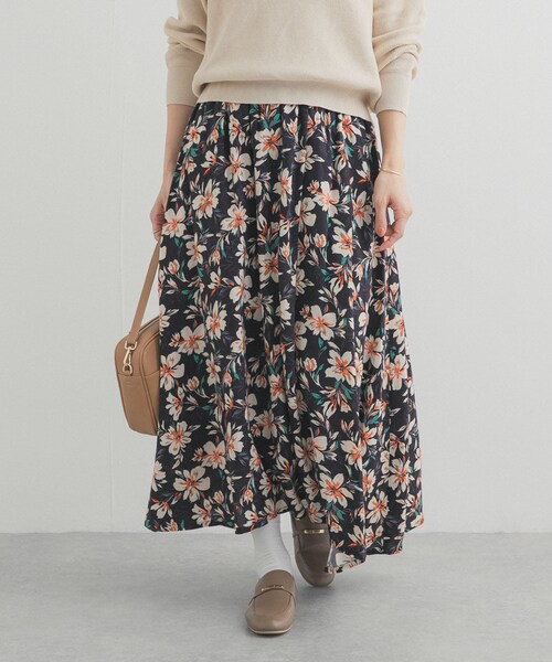 URBAN RESEARCH DOORS（アーバンリサーチドアーズ）の「レーヨンフラワープリントスカート（スカート・レディース・NAVY/BLACK・Free）」の5枚目の写真