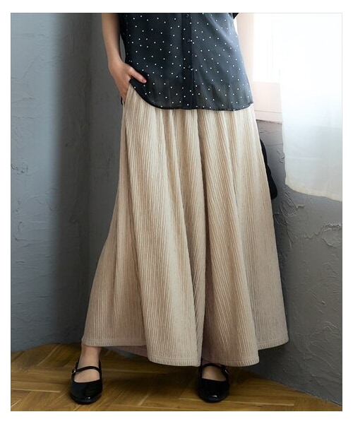 nissen（ニッセン）の「＜大きいサイズ＞楊柳プリーツスーパーワイドパンツ（ゆったりヒップ）（パンツ・レディース・黒/ベージュ・L/LL/3L/4L/5L/6L/8L/10L）」の2枚目の写真