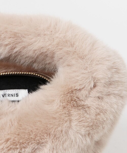 URBAN RESEARCH ROSSO（アーバンリサーチロッソ）の「LE VERNIS　Fake fur micro bag（ハンドバッグ・レディース・グリーン/ライトベージュ/パープル/ブラウン・-）」の9枚目の写真