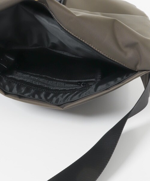 RODE SKO（ロデスコ）の「撥水フィドロックショルダーバッグ L（ショルダーバッグ・メンズ・BLACK/KHAKI・L）」の12枚目の写真