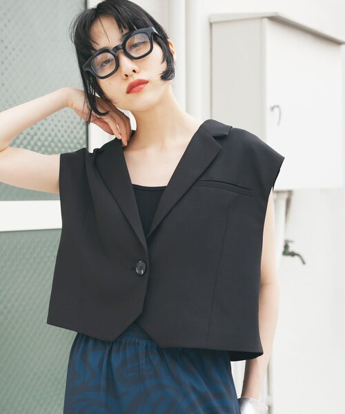 KBF（ケイビーエフ）の「ルーズテーラードベスト（テーラードジャケット・レディース・SAND/BLACK・one）」の4枚目の写真