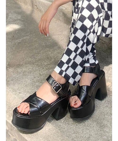 EMODA（エモダ）の「Wクロスバルキーサンダル（サンダル・レディース・ホワイト/ブラック・M/S/L）」の18枚目の写真