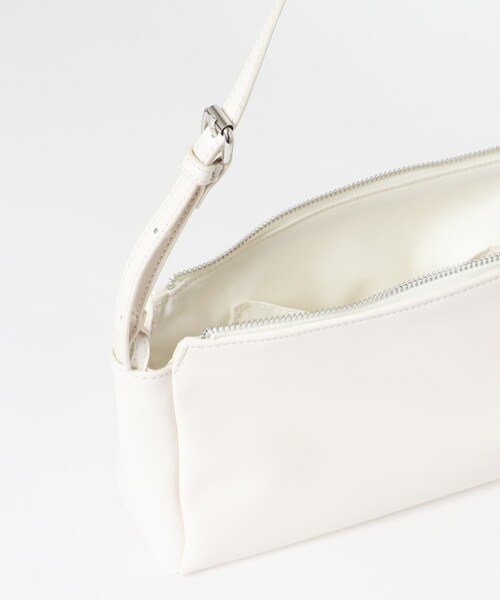 KBF（ケイビーエフ）の「アシンメトリースリムショルダーBAG（ショルダーバッグ・レディース・BLACK/IVORY/CAMEL・one）」の10枚目の写真