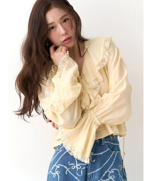 CALNAMUR（カルナムール）の「ラッフルフリルペプラムブラウス（シャツ/ブラウス・レディース・アイボリー/ピンク/イエロー・F）」の6枚目の写真