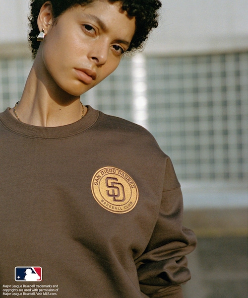 ROPE'(ロペ)の「【MLB COLLECTION BY JUN】ロゴスウェット(スウェット・レディース・グレー/ダークブラウン/ネイビー・F)」の6枚目の写真