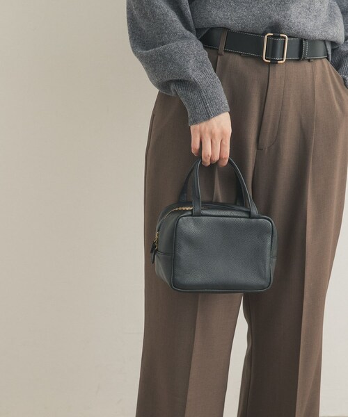 URBAN RESEARCH DOORS(アーバンリサーチドアーズ)の「レザーボストンバッグ(ボストンバッグ・レディース・BLACK/GREIGE・one)」の4枚目の写真