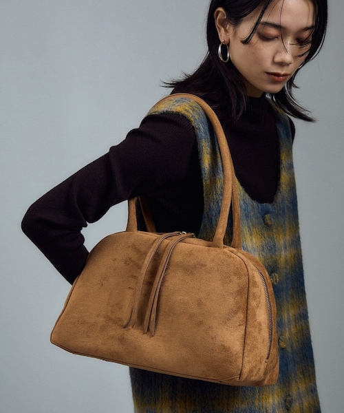 ADAM ET ROPE'(アダムエロペ)の「【EC限定】スウェードライクソフトミドルボストン(ボストンバッグ・レディース・キャメル/カーキ・F)」の1枚目の写真