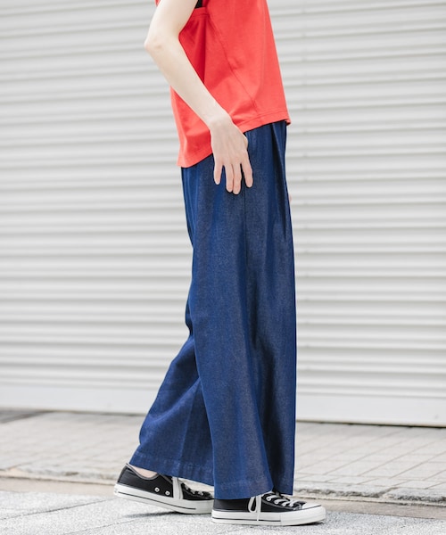 URBAN RESEARCH DOORS（アーバンリサーチドアーズ）の「FORK&SPOON　セルロースデニムワイドパンツ（デニムパンツ・レディース・BLACK/BLUE・1/2）」の2枚目の写真