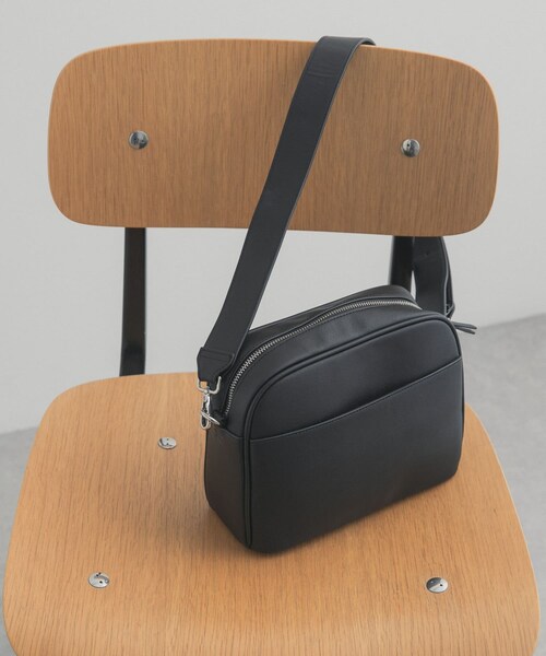 URBAN RESEARCH DOORS(アーバンリサーチドアーズ)の「2WAYスクエアショルダーバッグ(ショルダーバッグ・レディース・BLACK/PEACHBEIGE・One)」の5枚目の写真