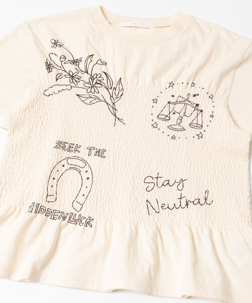 KBF（ケイビーエフ）の「シャーリングデザインプリントTEE（Tシャツ/カットソー・レディース・IVORY/BROWN/BLUE・One）」の13枚目の写真