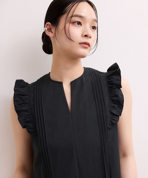 ADAM ET ROPE'（アダムエロペ）の「【WEB限定】フリルショルダーワンピース（ワンピース・レディース・ブラック/ベージュ・36/38）」の15枚目の写真