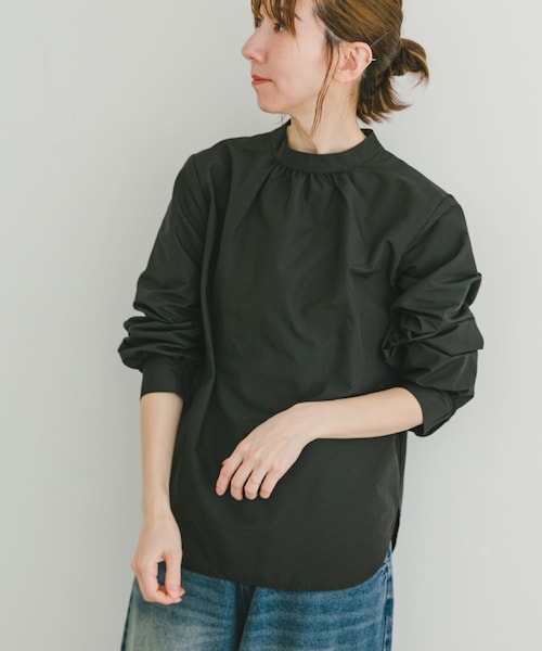 ITEMS URBANRESEARCH（アイテムズ アーバンリサーチ）の「ハイネックブラウス（シャツ/ブラウス・レディース・SRP/BLK/OFF・FREE）」の2枚目の写真