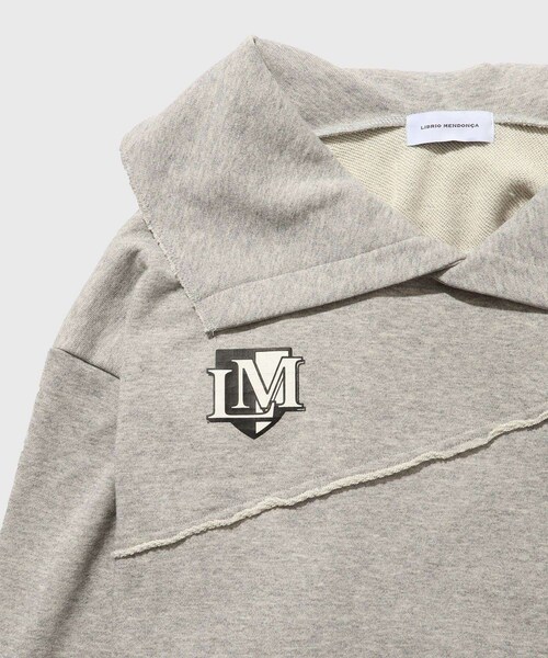 ADAM ET ROPE'(アダムエロペ)の「【LIBRIO MENDONCA/リブリオ メンドンサ】SHIRT DOCKING SWEAT PULLOVER(スウェット・メンズ・ライトグレー/ブルー・M/XL)」の8枚目の写真