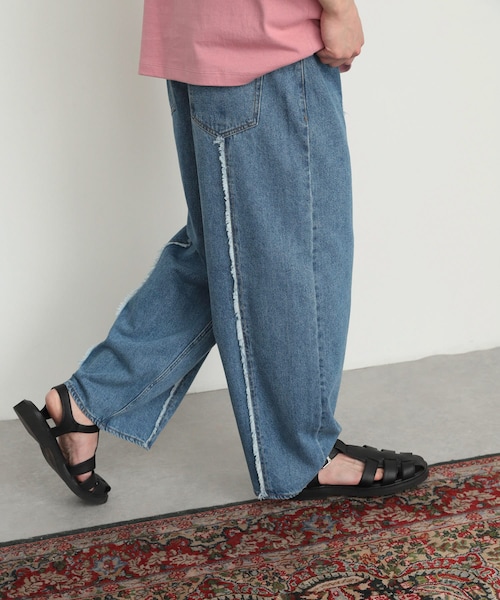 SENSE OF PLACE by URBAN RESEARCH（センスオブプレイスバイアーバンリサーチ）の「デニムフリンジパネルワイドパンツ（デニムパンツ・メンズ・BLACK/L.INDIGO・M/L）」の2枚目の写真