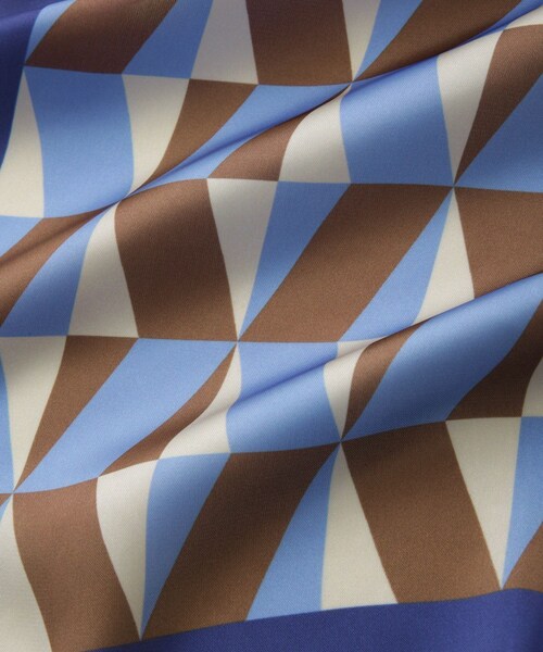 ROPE' PICNIC(ロペピクニック)の「幾何学柄スカーフ 90cm(バンダナ/スカーフ・レディース・ベージュ系/ブルー系・F)」の22枚目の写真