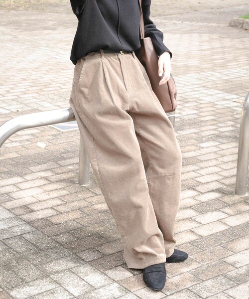 ITEMS URBANRESEARCH(アイテムズ アーバンリサーチ)の「コーデュロイバレルパンツ(その他パンツ・レディース・BLK/BEG/CHERRY・FREE)」の13枚目の写真
