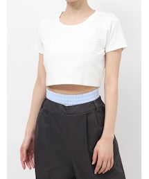 RESEXXY（リゼクシー）の「エンボスロゴクロップドTシャツ（Tシャツ/カットソー・レディース）」