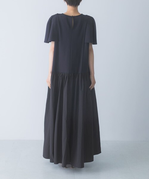 URBAN RESEARCH ROSSO（アーバンリサーチロッソ）の「Mewl　ペタルスリーブドッキングワンピース（ワンピース・レディース・BLACK/NAVY・Free）」の10枚目の写真
