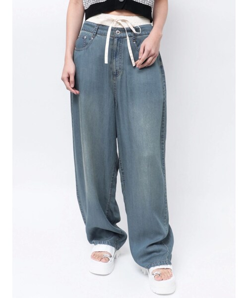 CALNAMUR（カルナムール）の「LAYERED LOOSE DENIM/レイヤードルーズデニム（デニムパンツ・レディース・アイスブルー/インディゴ・S/M）」の2枚目の写真