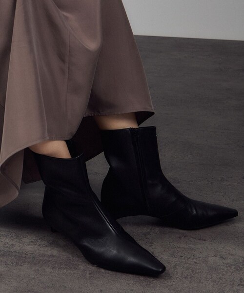 ADAM ET ROPE'(アダムエロペ)の「【W S(ドゥーブル)】ポインテッドトゥ レザーヒールショートブーツ(ブーツ・レディース・ブラック/キャメル・23.0/24.0/25.0/36/37/38)」の21枚目の写真