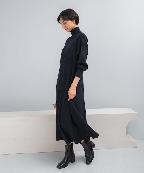 URBAN RESEARCH ROSSO（アーバンリサーチロッソ）の「『WEB限定』タートルネックデザインスリーブワンピース（ワンピース・レディース・GRAY/RED/D/BROWN/NAVY・FREE）」の3枚目の写真