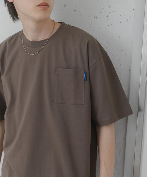 SENSE OF PLACE by URBAN RESEARCH(センスオブプレイスバイアーバンリサーチ)の「『UR TECH ひやサラクール』リラックスポケットTシャツ(Tシャツ/カットソー・メンズ・WHITE/BLACK/BROWN/L.YELLOW・M/L)」の3枚目の写真