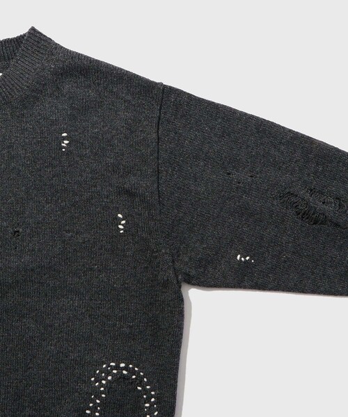 ADAM ET ROPE'（アダムエロペ）の「【JOHN MASON SMITH/ジョン メイソン スミス】7G DAMAGE HAND REPAIR CREW KNIT（ニット/セーター・メンズ・チャコール/キナリ・L/M）」の7枚目の写真